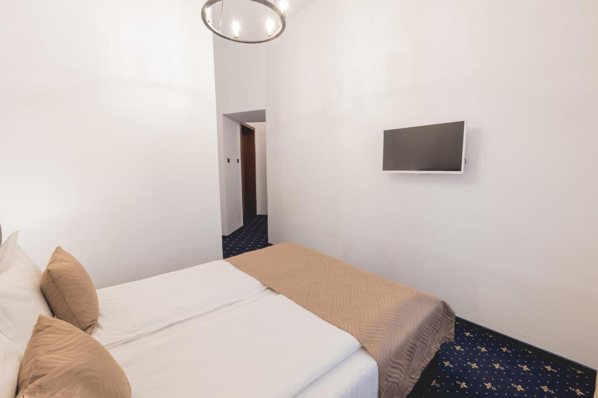 Hotel Carol - Vatra Dornei Ngoại thất bức ảnh