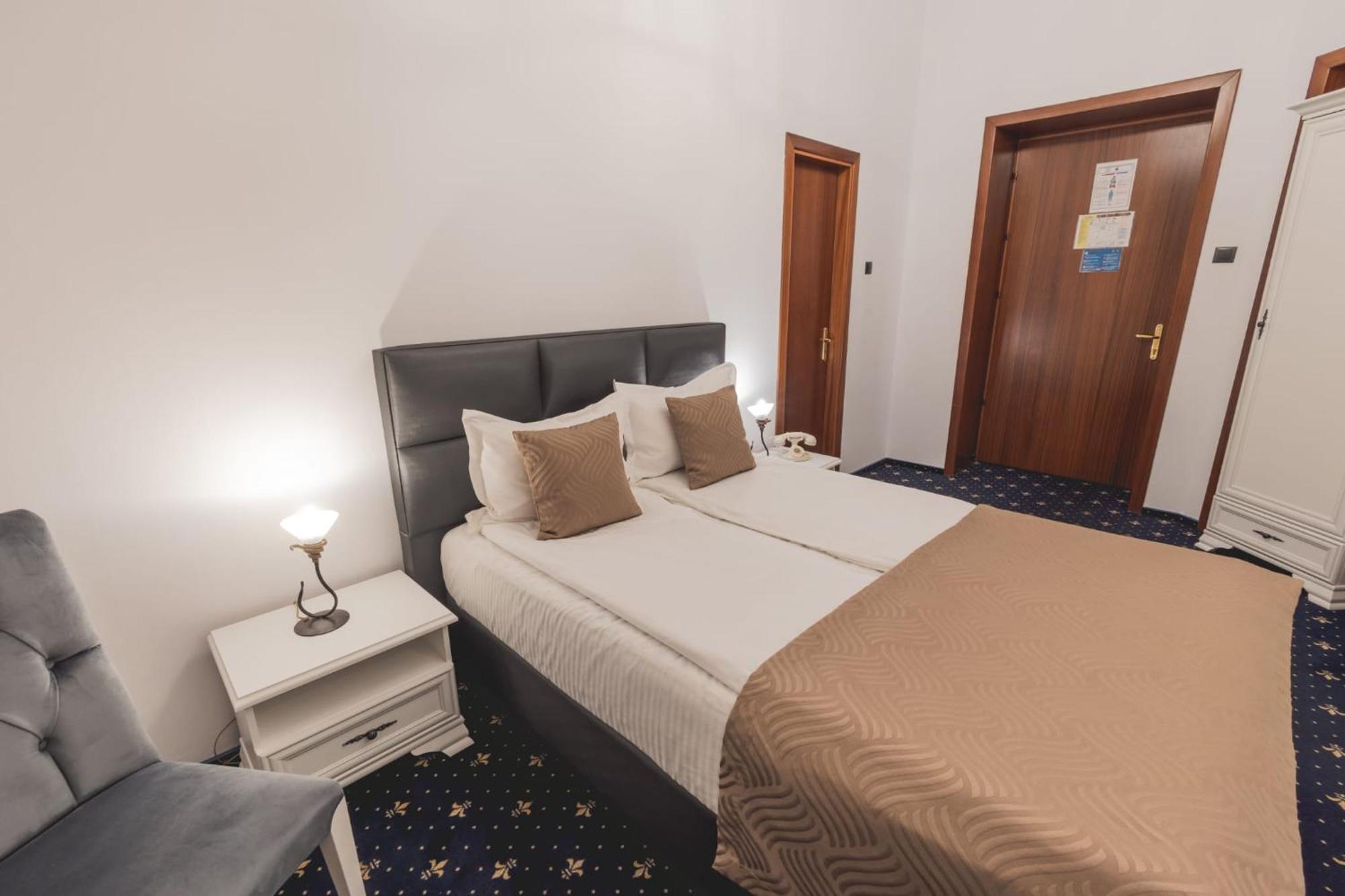 Hotel Carol - Vatra Dornei Ngoại thất bức ảnh