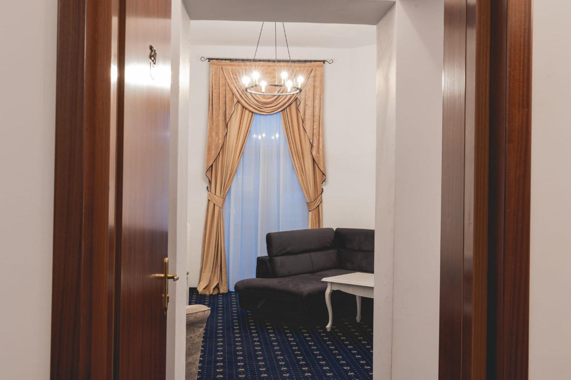 Hotel Carol - Vatra Dornei Ngoại thất bức ảnh