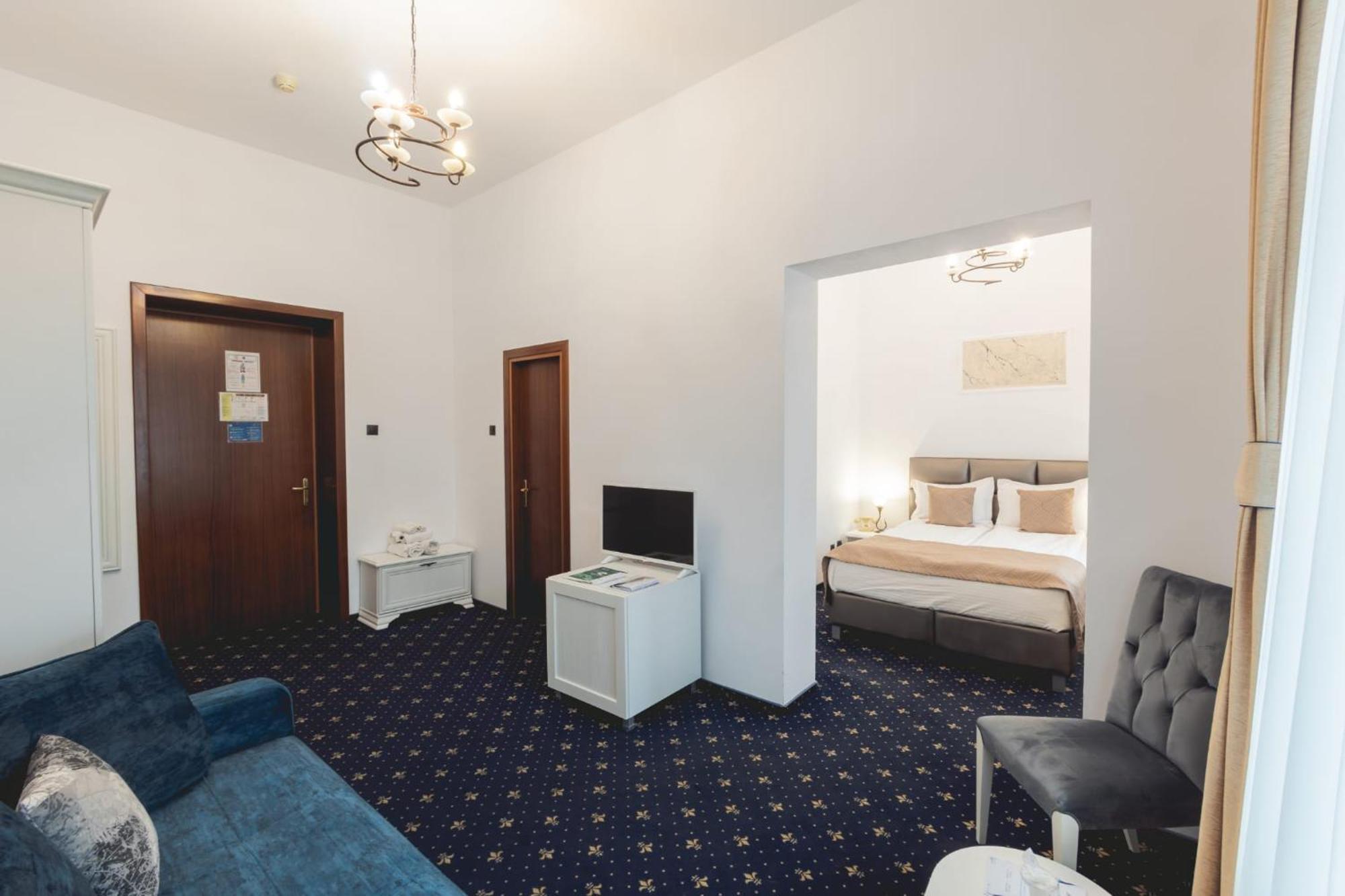 Hotel Carol - Vatra Dornei Ngoại thất bức ảnh