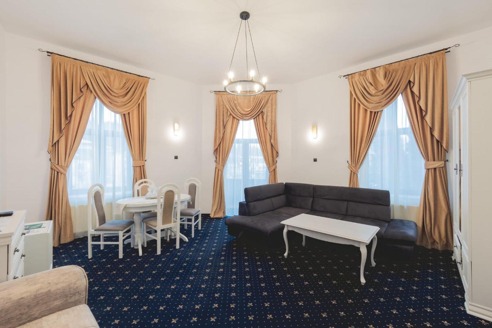 Hotel Carol - Vatra Dornei Ngoại thất bức ảnh