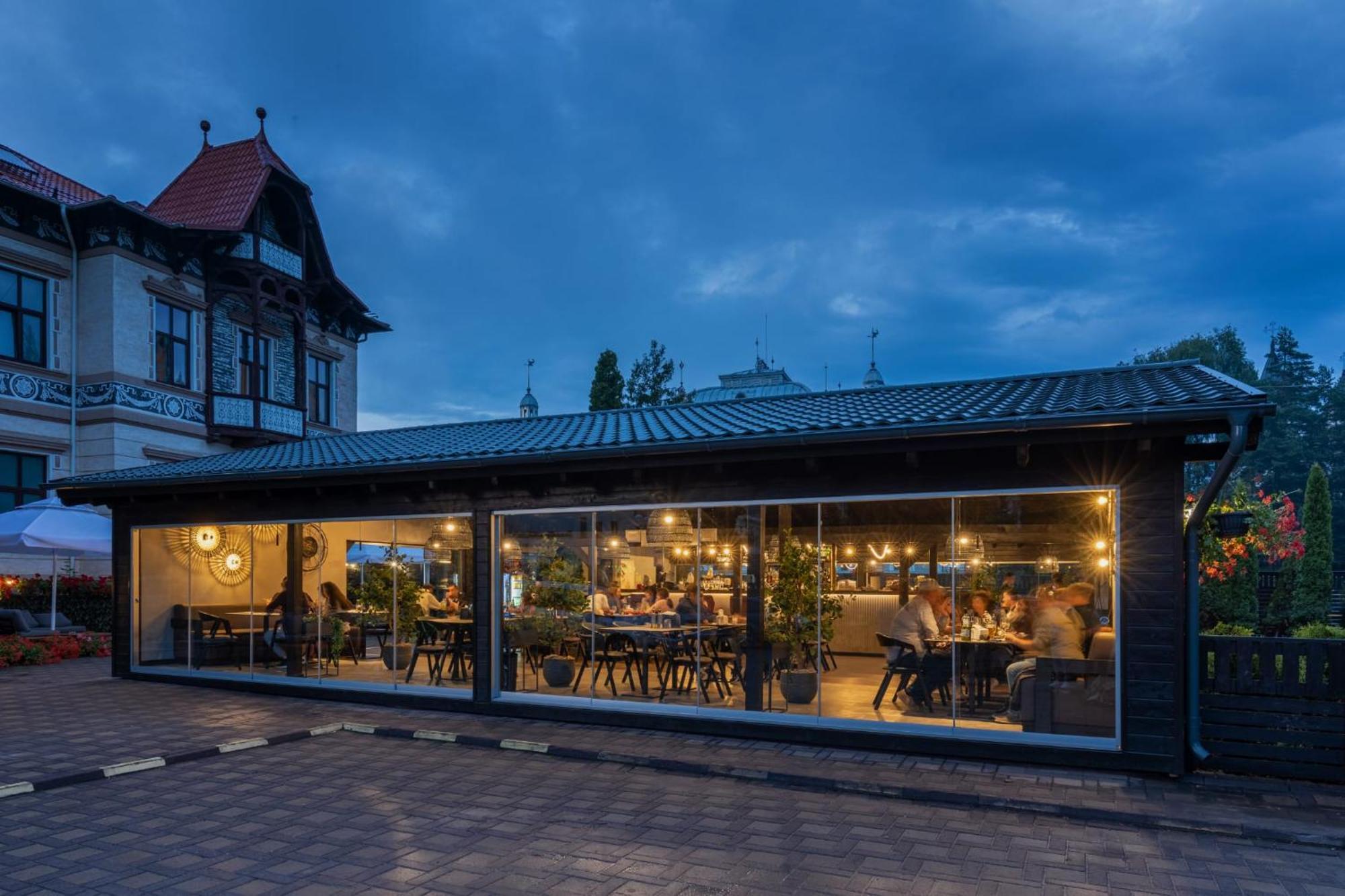 Hotel Carol - Vatra Dornei Ngoại thất bức ảnh