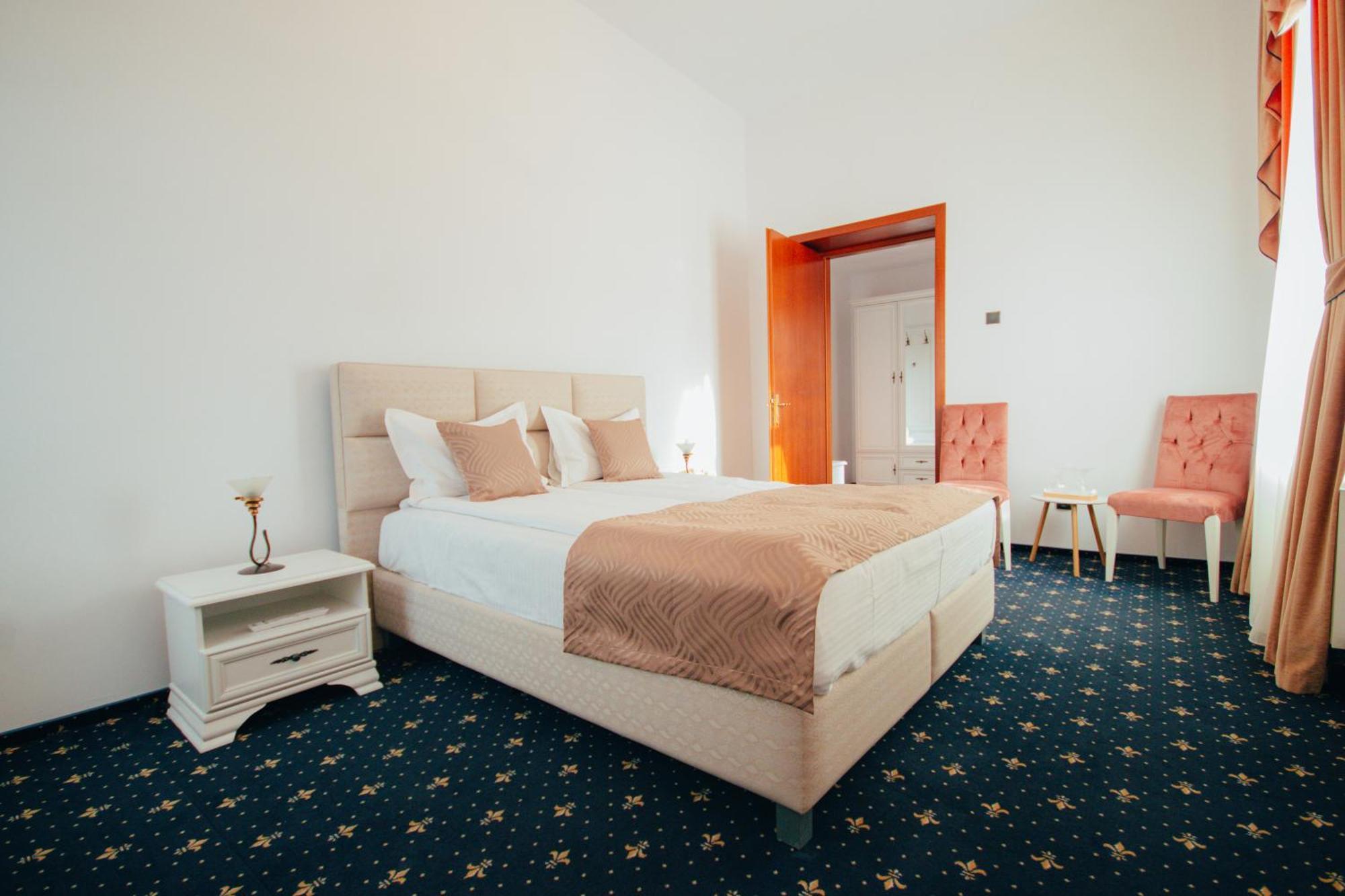 Hotel Carol - Vatra Dornei Ngoại thất bức ảnh