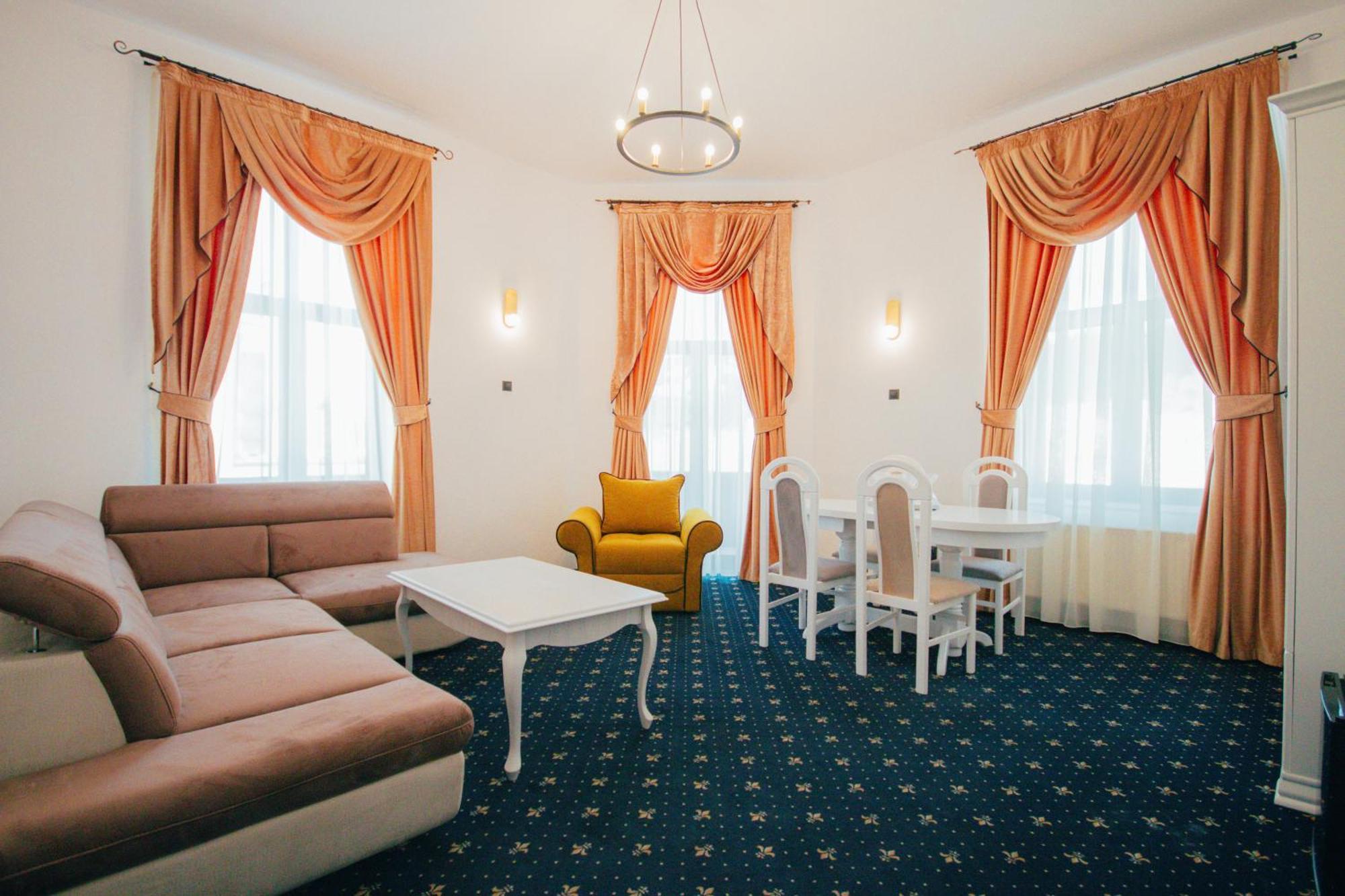 Hotel Carol - Vatra Dornei Ngoại thất bức ảnh