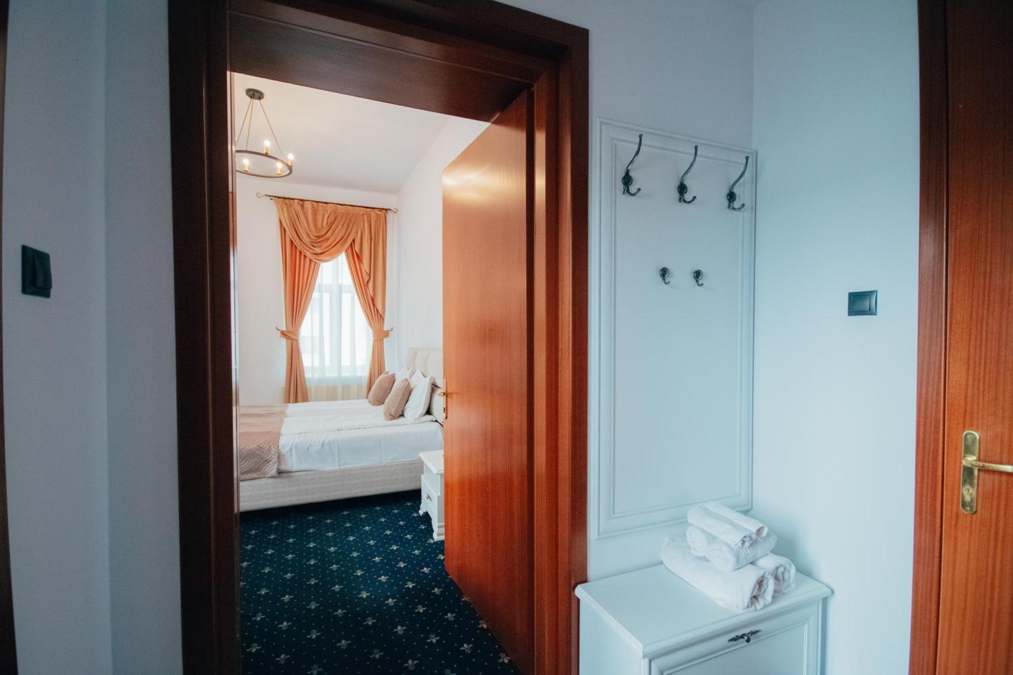 Hotel Carol - Vatra Dornei Ngoại thất bức ảnh