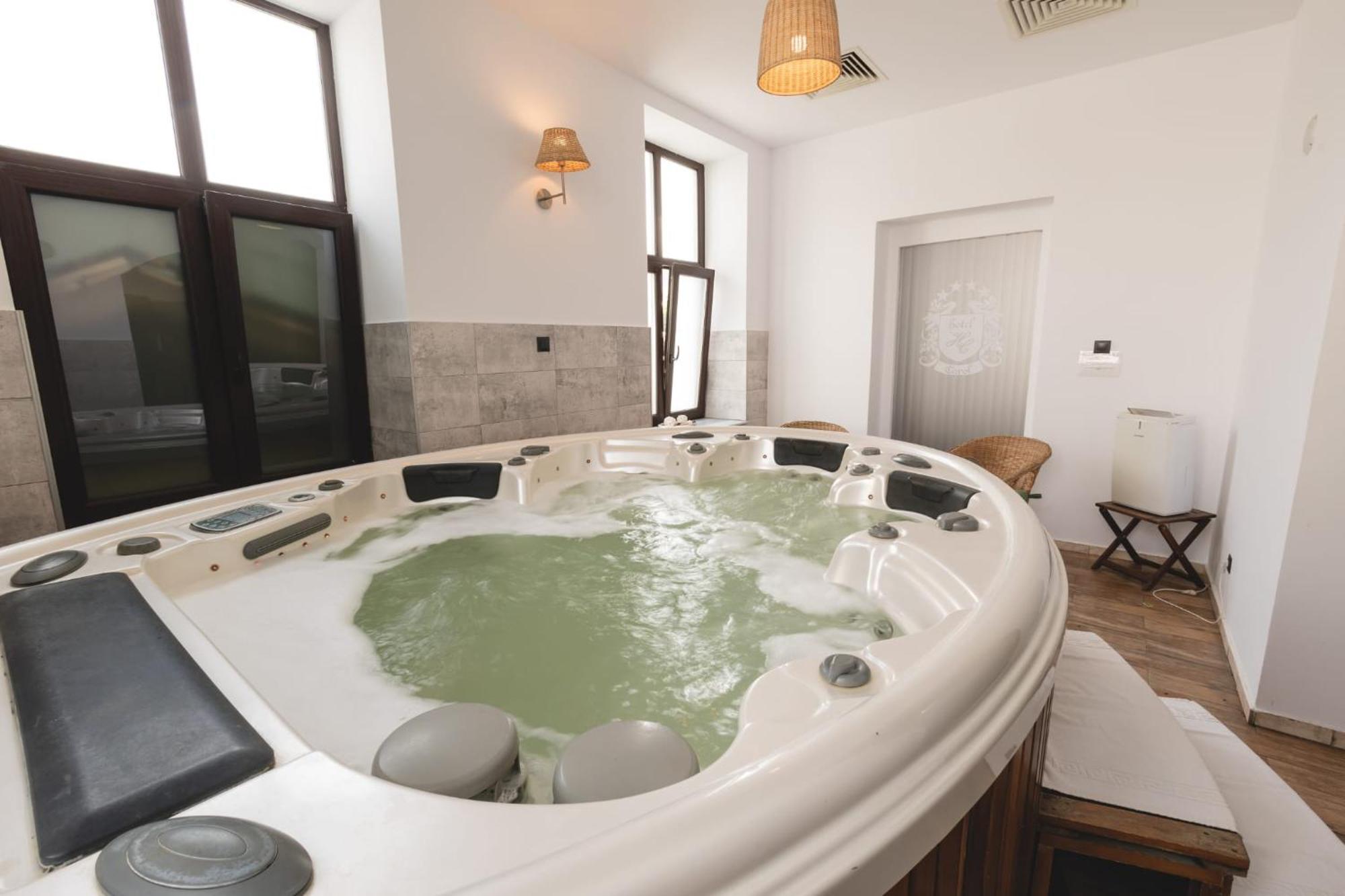 Hotel Carol - Vatra Dornei Ngoại thất bức ảnh