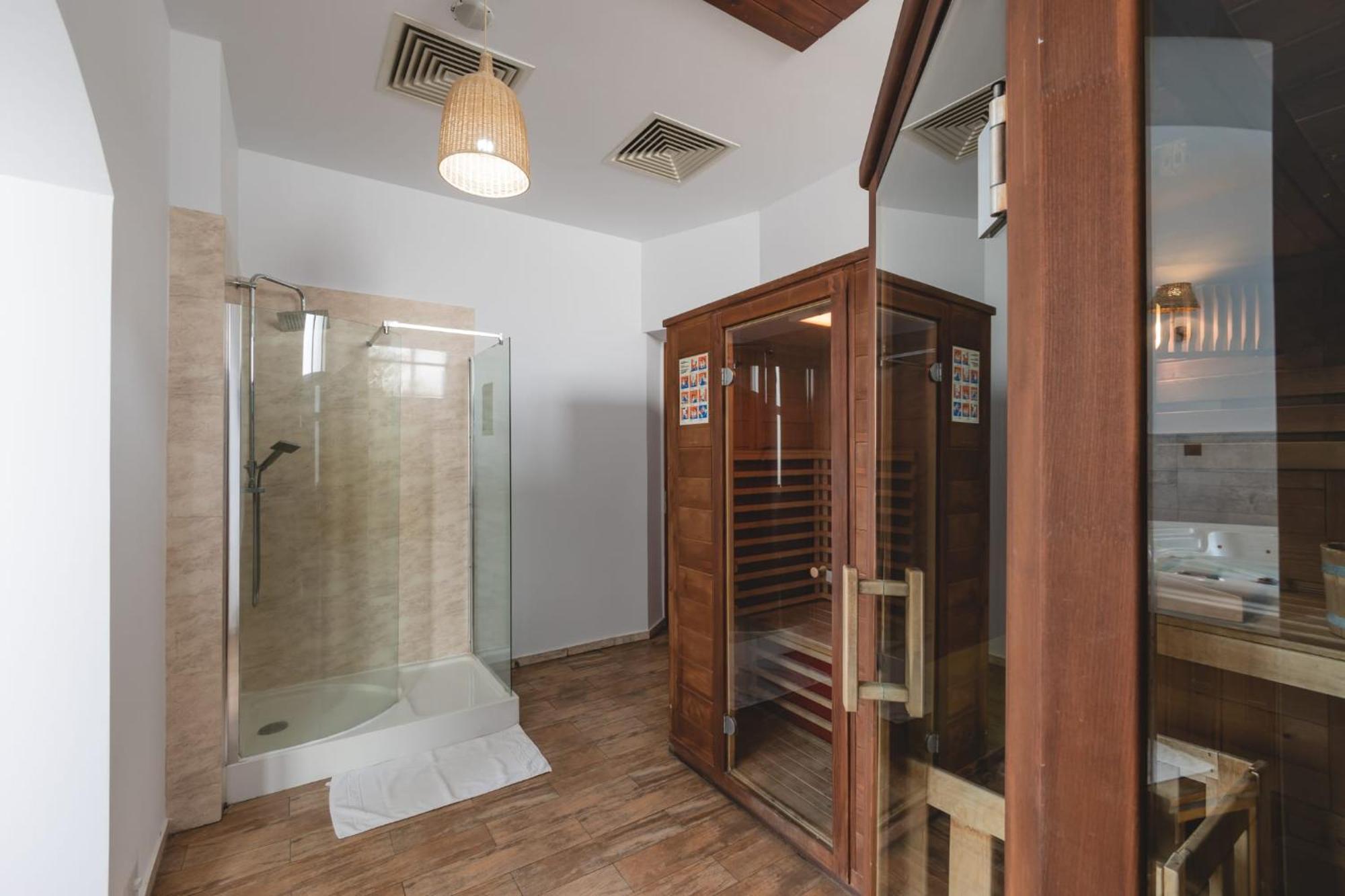 Hotel Carol - Vatra Dornei Ngoại thất bức ảnh