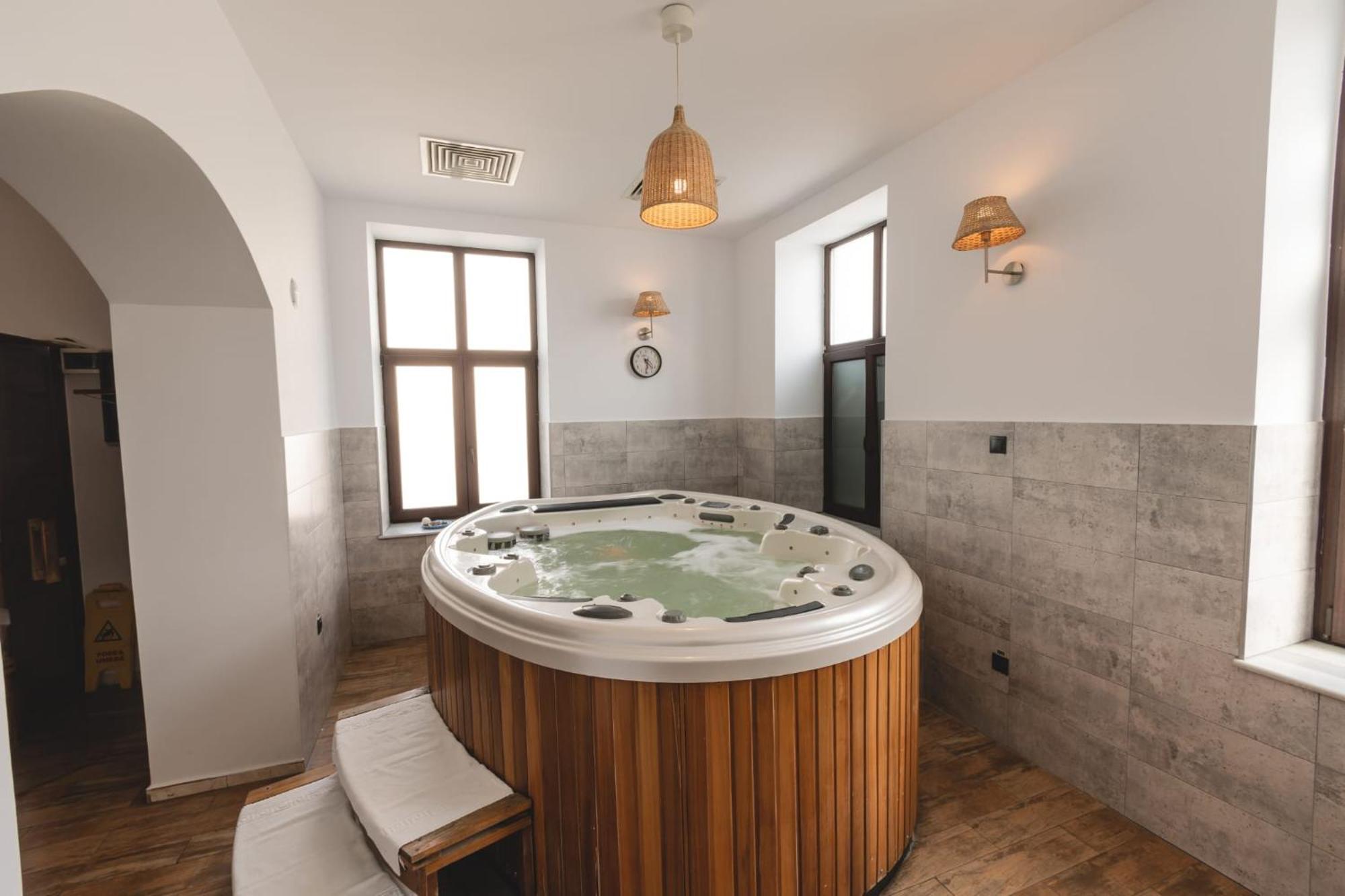 Hotel Carol - Vatra Dornei Ngoại thất bức ảnh