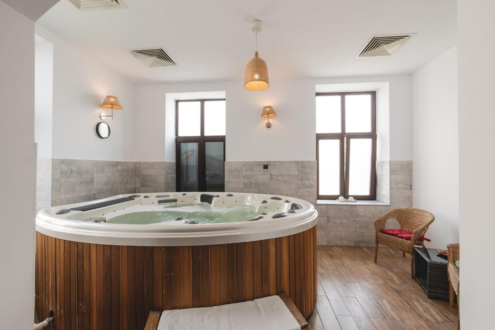 Hotel Carol - Vatra Dornei Ngoại thất bức ảnh