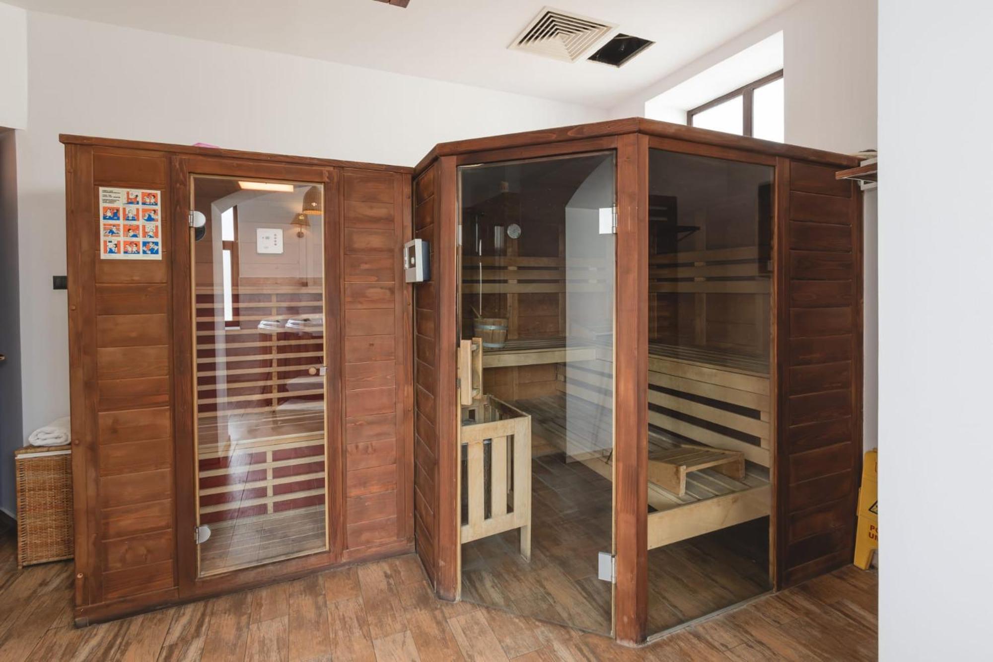 Hotel Carol - Vatra Dornei Ngoại thất bức ảnh